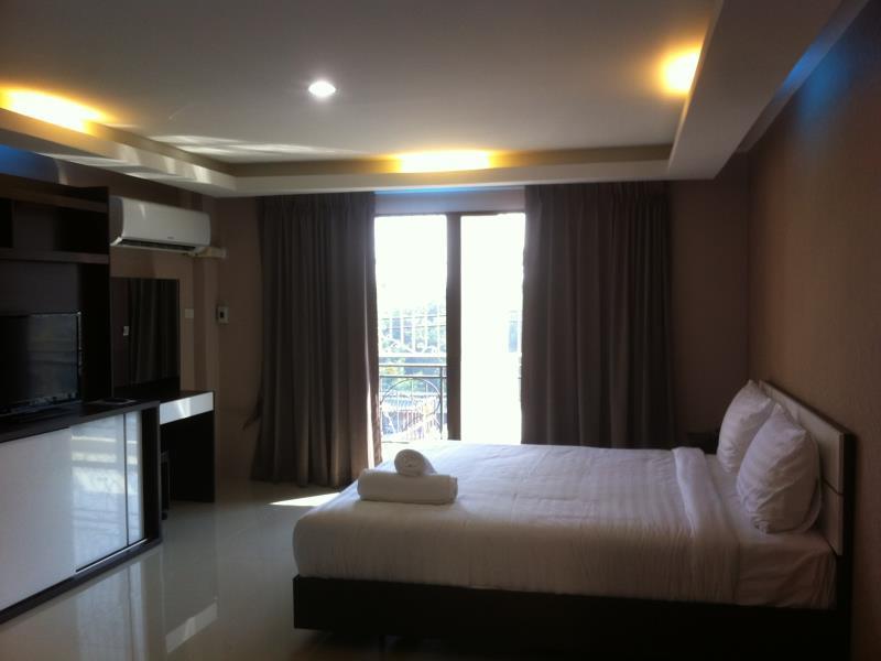 Royal Bombay Suites Jomtien Beach Exterior photo