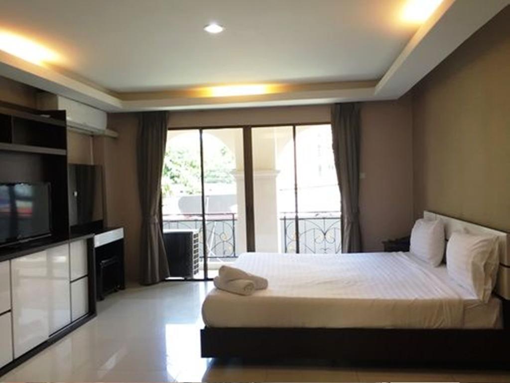Royal Bombay Suites Jomtien Beach Exterior photo