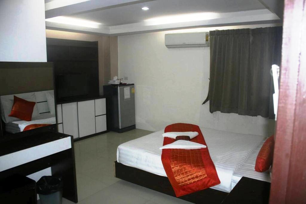Royal Bombay Suites Jomtien Beach Exterior photo
