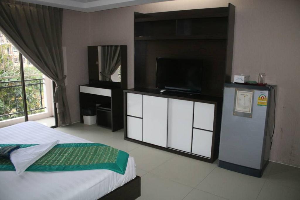 Royal Bombay Suites Jomtien Beach Exterior photo