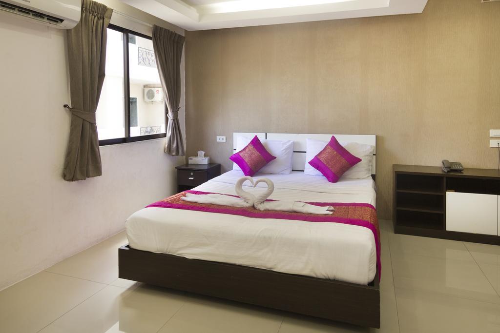 Royal Bombay Suites Jomtien Beach Exterior photo
