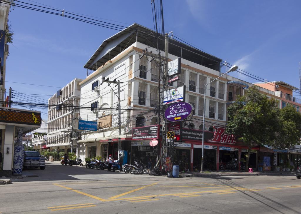 Royal Bombay Suites Jomtien Beach Exterior photo