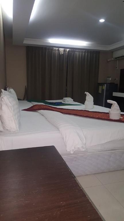 Royal Bombay Suites Jomtien Beach Exterior photo