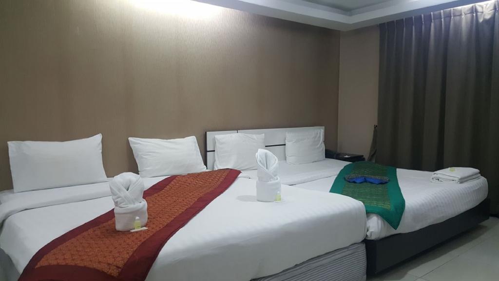 Royal Bombay Suites Jomtien Beach Exterior photo