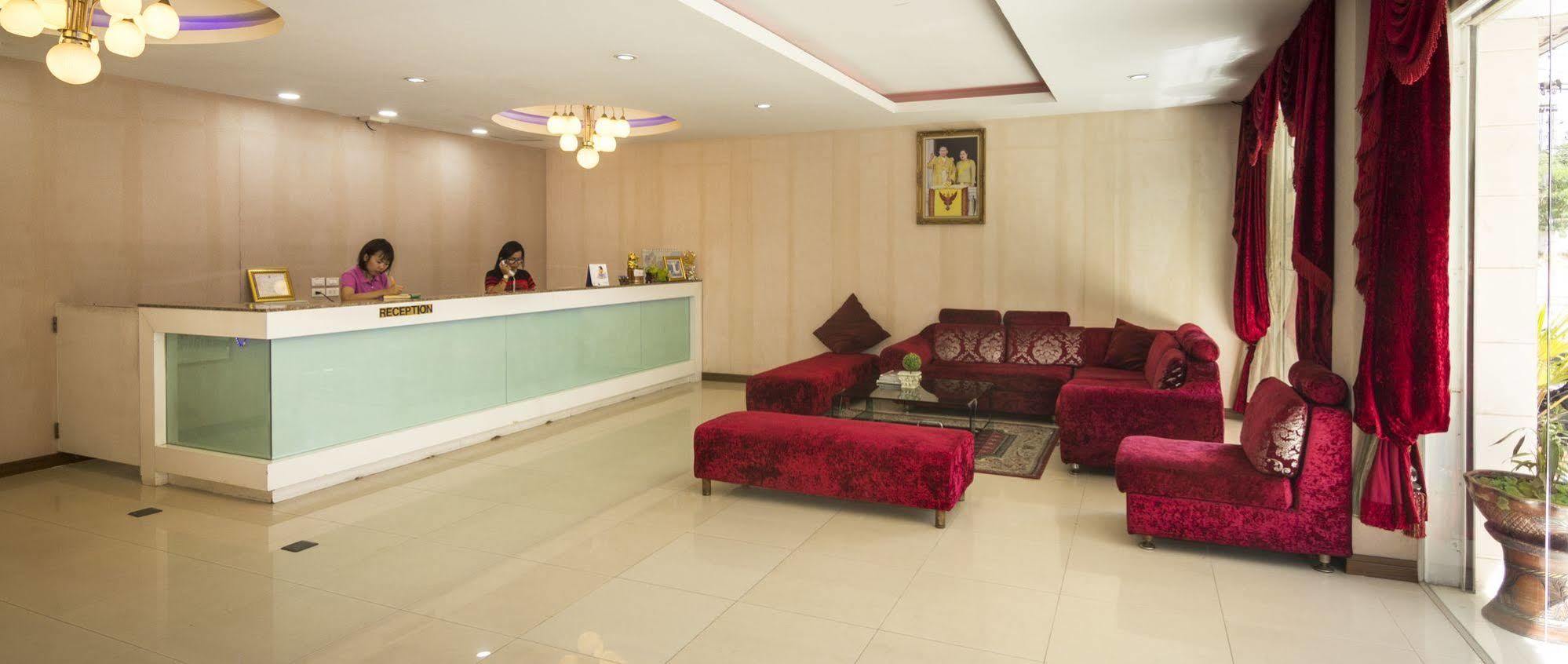 Royal Bombay Suites Jomtien Beach Exterior photo